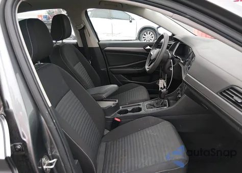 2022 Volkswagen Jetta 1.5T S z USA, uszkodzony, nr VIN 3VWCM7BU3NM000893